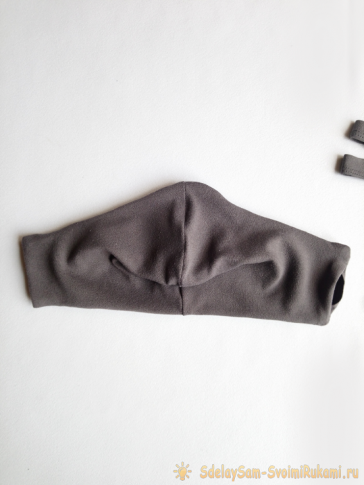 Подробный мастер-класс по изготовлению легкой удобной маски из футболки