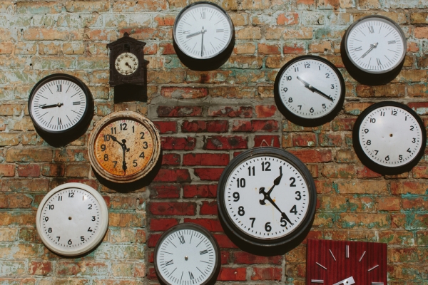 Как Цезарь и Эйнштейн повлияли на время, интересные факты о времени, которые мало кто знает