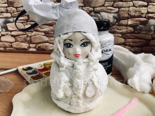 Снегурочка из смешанного папье-маше
