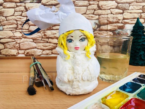 Снегурочка из смешанного папье-маше