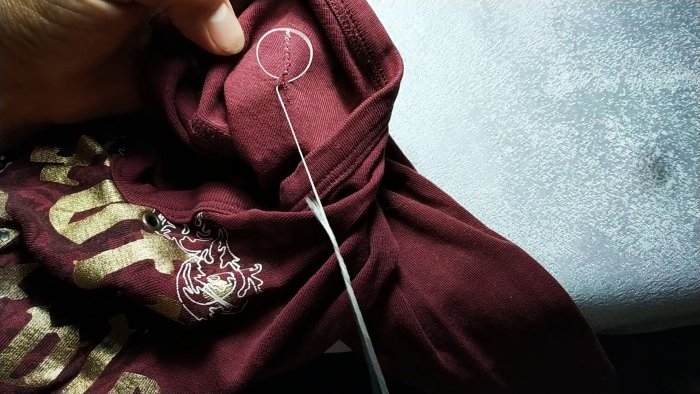 Как незаметно и аккуратно зашить дырку в одежде