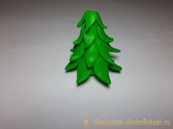 Как сделать красивую елочку из пластилина