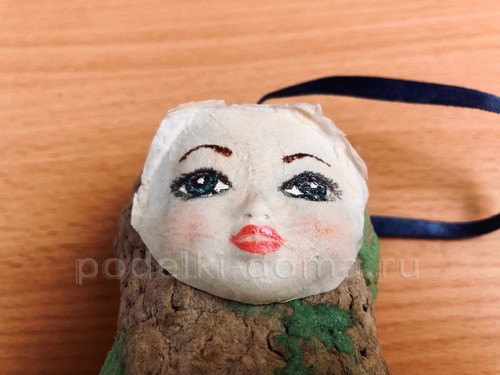 Снегурочка из смешанного папье-маше