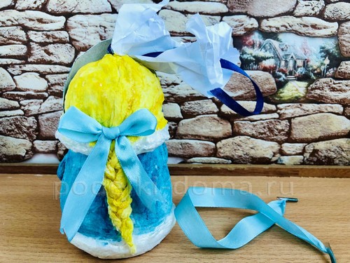 Снегурочка из смешанного папье-маше